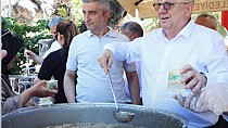 EDREMİT BELEDİYESİ’NDEN AŞURE HAYRI. - haberi
